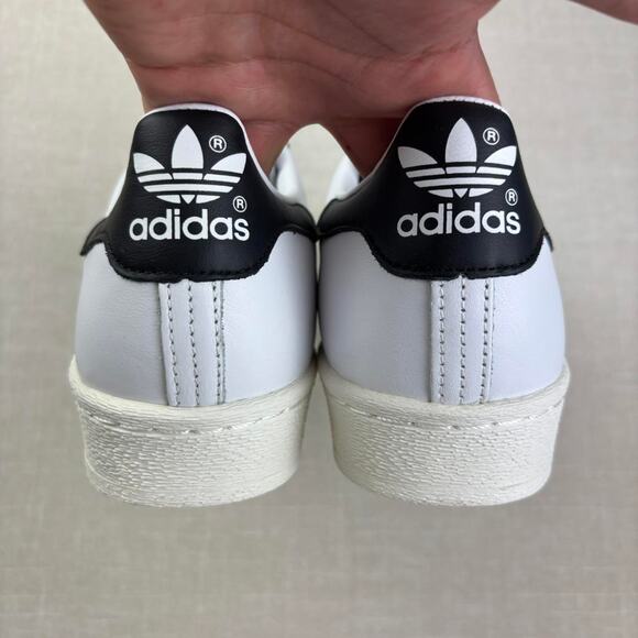 Athletic_Shoes